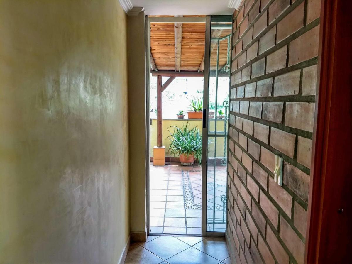Apartmán Bueno, Bonito, Barato Y Cerca A El Poblado Medellín Exteriér fotografie