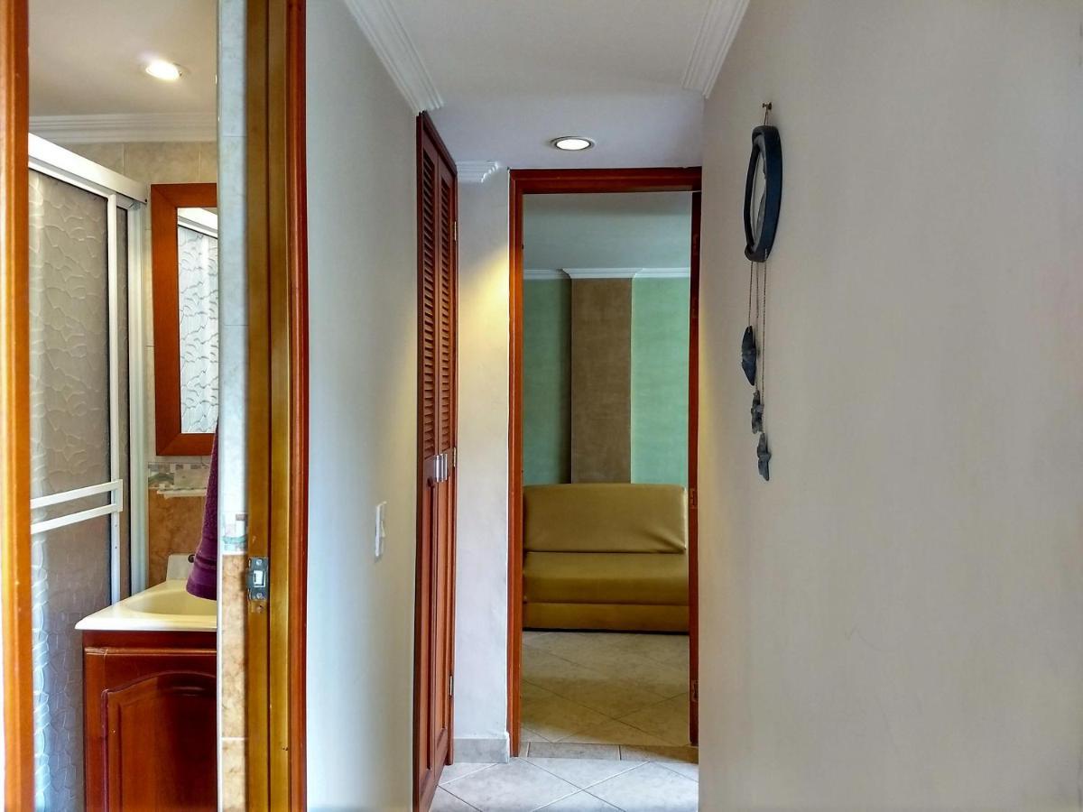 Apartmán Bueno, Bonito, Barato Y Cerca A El Poblado Medellín Exteriér fotografie