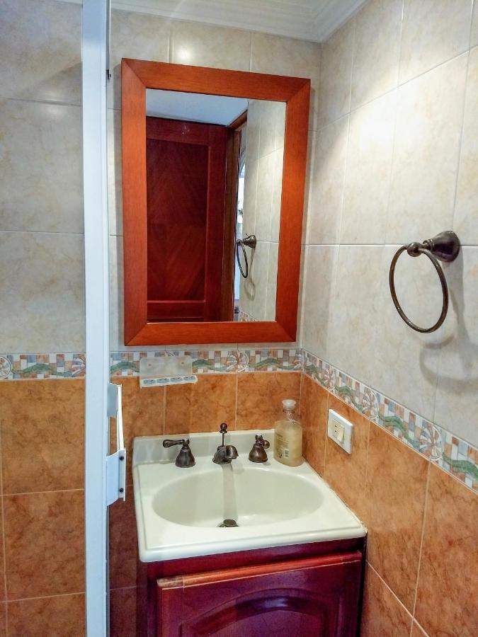 Apartmán Bueno, Bonito, Barato Y Cerca A El Poblado Medellín Exteriér fotografie